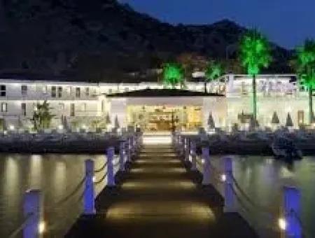 Zum Verkauf Am Meer In Einer Entfernung Von 40 Km Von Marmaris Hotel Handtücher