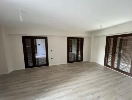 Marmaris Çetibeli Mahallesinde Orman Manzaralı Müstakil Bahçeli Yüzme Havuzlu Site İçerisinde 3 Oda 3 Banyo Satılık Villa