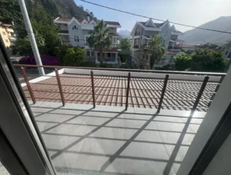 Marmaris İlçesi İçmeler Mahallesi Denize Yakın Müstakil Yüzme Havuzlu Yeni Bina 350M2 Arsa İçerisinde 3 Oda 1 Salon 3 Banyo 200M2  Ultra Lüks Satılık Villa