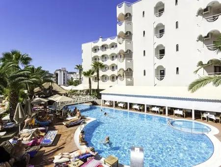 Marmaris Merkezinde 100 Oda Satılık  Havuzlu Otel